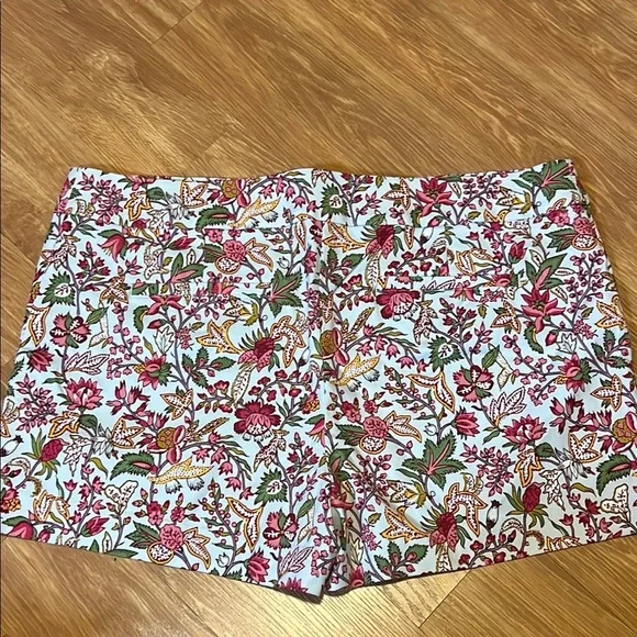 LOFT White and Pink Shorts Floral Design size 16 like new - Picture 3 of 4